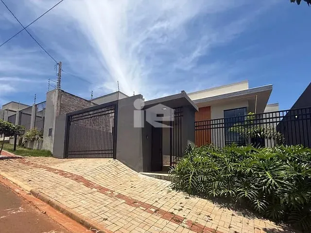 Casa com 300m² 3 quartos e 2 banheiros, à venda, no bairro Jardim Moriá em Rolândia