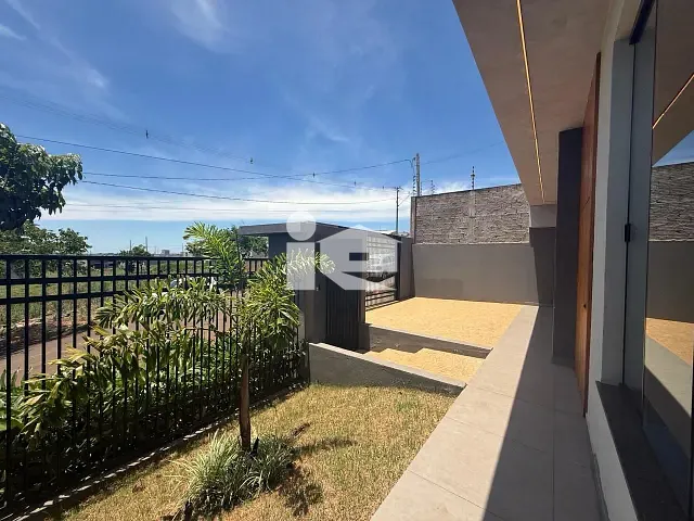Casa com 300m² 3 quartos e 2 banheiros, à venda, no bairro Jardim Moriá em Rolândia