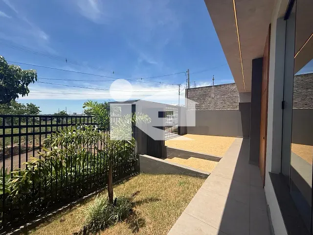 Casa com 300m² 3 quartos e 2 banheiros, à venda, no bairro Jardim Moriá em Rolândia