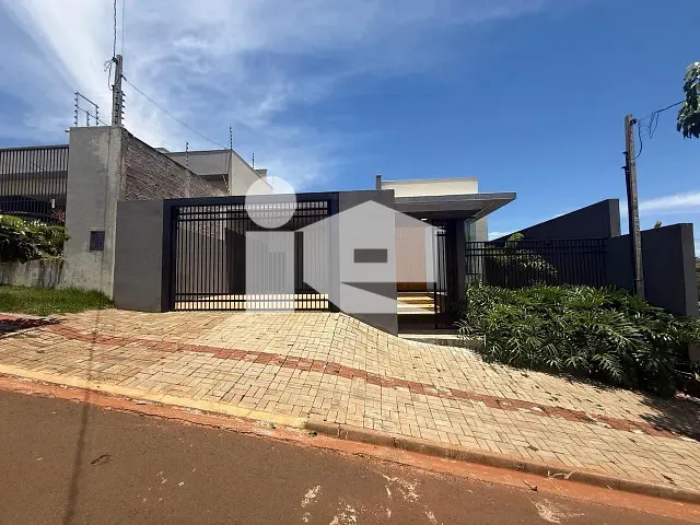 Casa com 300m² 3 quartos e 2 banheiros, à venda, no bairro Jardim Moriá em Rolândia