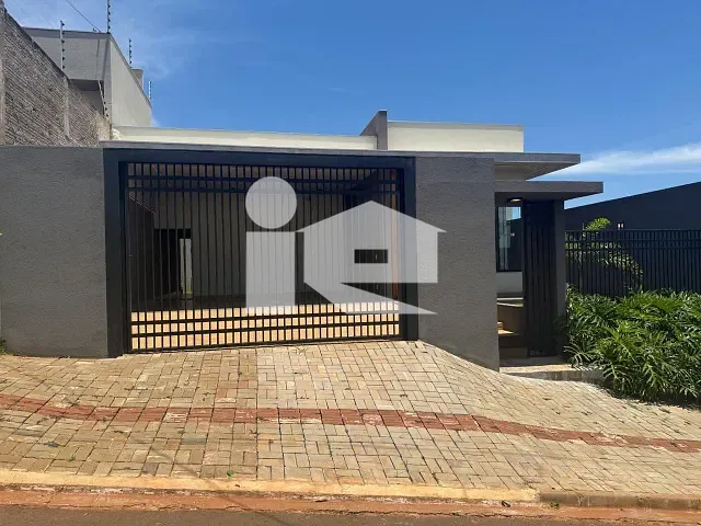Casa com 300m² 3 quartos e 2 banheiros, à venda, no bairro Jardim Moriá em Rolândia