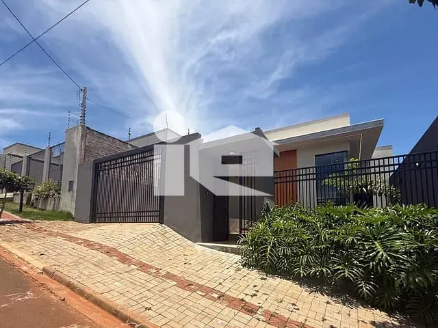 Casa com 300m² 3 quartos e 2 banheiros, à venda, no bairro Jardim Moriá em Rolândia
