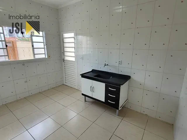 Casa com 125m² 2 quartos e 1 banheiro, à venda, no bairro Village das Flores em Caçapava