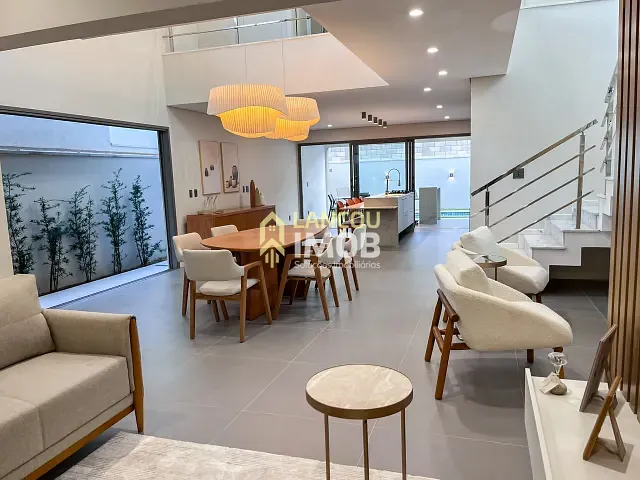 Casa com 300m² 3 quartos e 5 banheiros, à venda, no bairro Jardim Novo Mundo em Jundiaí