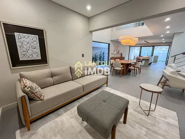 Casa com 300m² 3 quartos e 5 banheiros, à venda, no bairro Jardim Novo Mundo em Jundiaí