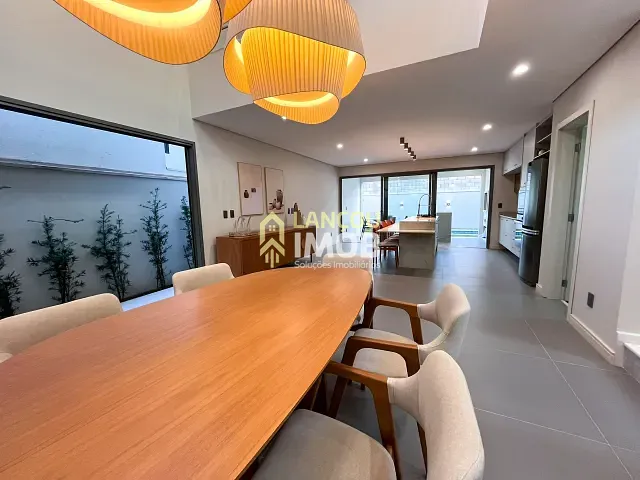 Casa com 300m² 3 quartos e 5 banheiros, à venda, no bairro Jardim Novo Mundo em Jundiaí