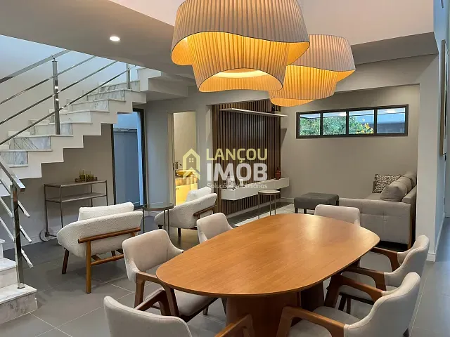 Casa com 300m² 3 quartos e 5 banheiros, à venda, no bairro Jardim Novo Mundo em Jundiaí