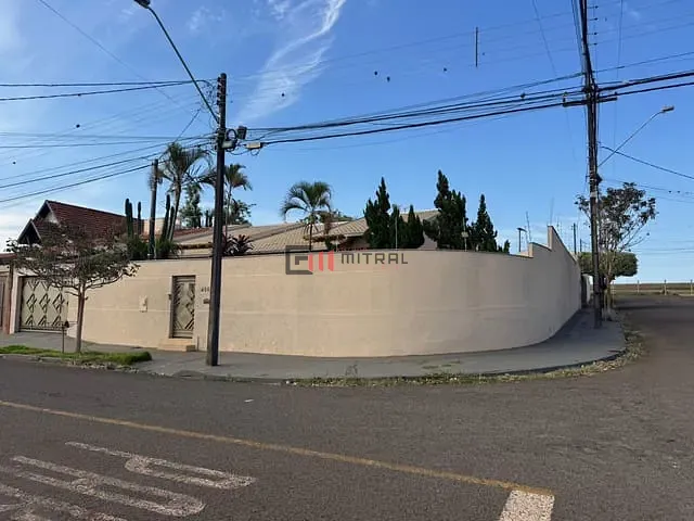 Casa com 526m² 3 quartos e 2 banheiros, à venda, no bairro Aeroporto em Londrina
