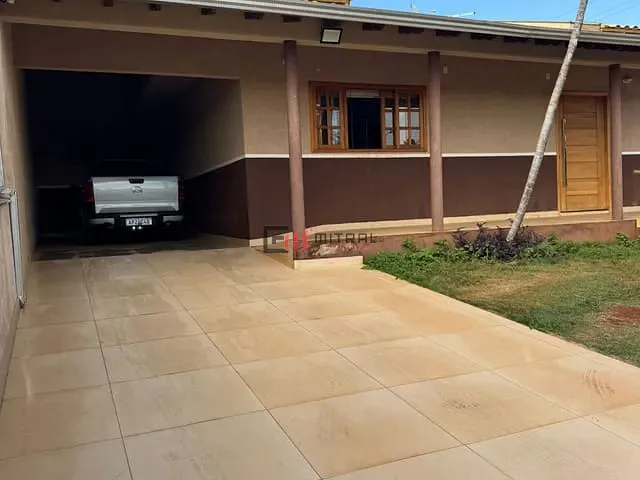 Casa com 526m² 3 quartos e 2 banheiros, à venda, no bairro Aeroporto em Londrina