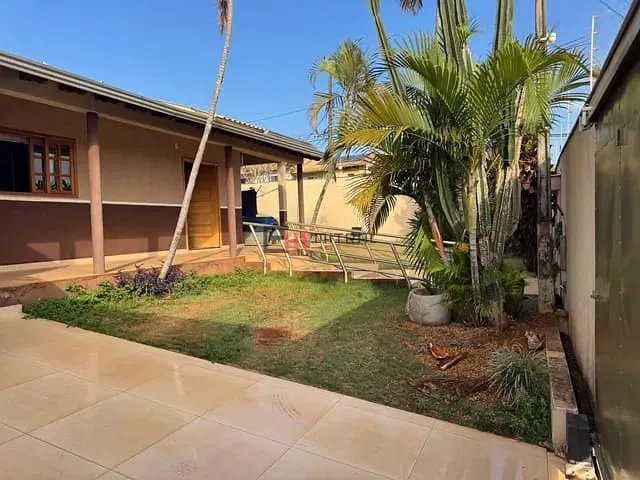 Casa com 526m² 3 quartos e 2 banheiros, à venda, no bairro Aeroporto em Londrina