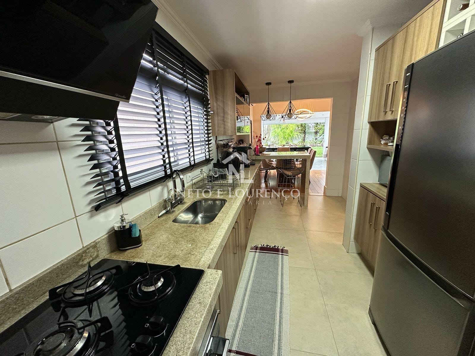 Casa à venda com 3 quartos, 200m² - Foto 7