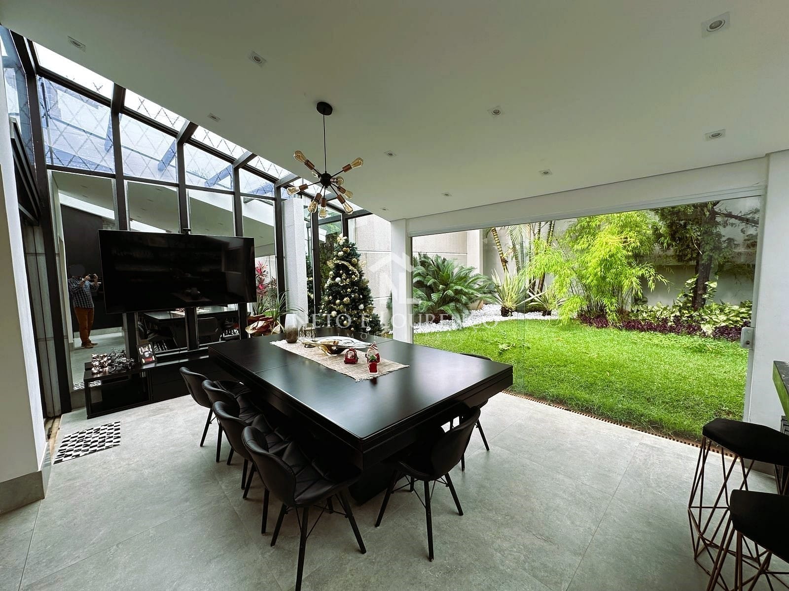Casa à venda com 3 quartos, 200m² - Foto 1