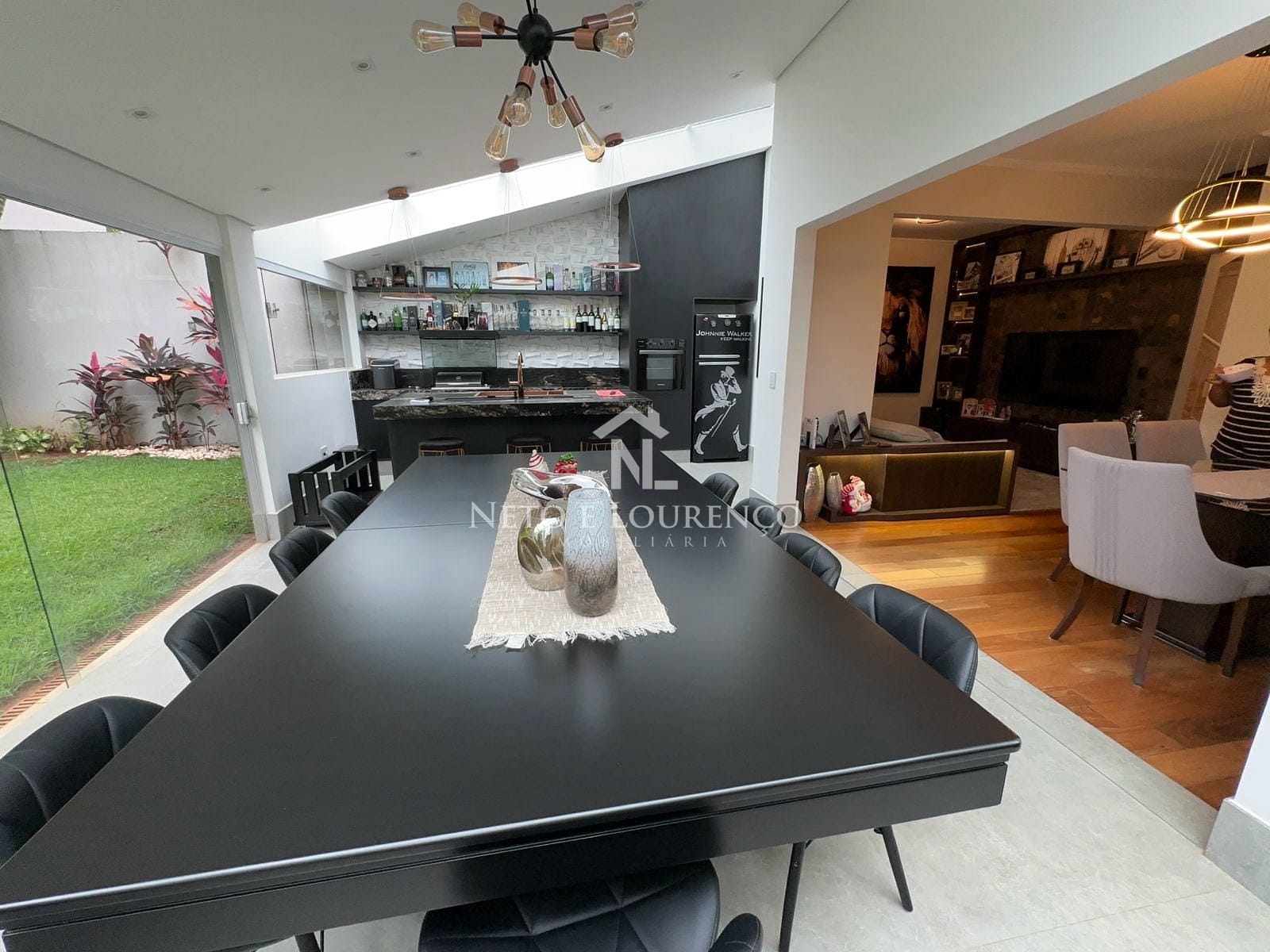Casa à venda com 3 quartos, 200m² - Foto 2
