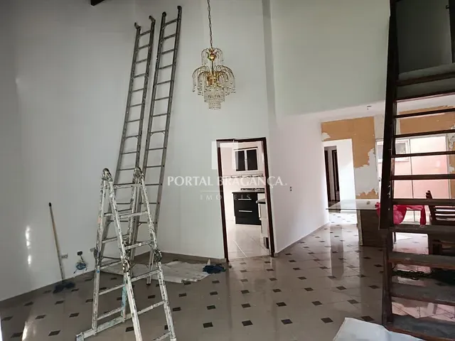 Casa 3 quartos e 2 banheiros, à venda ou para alugar, no bairro Condomínio Residencial Euroville em Bragança Paulista