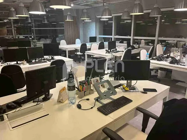 Sala à venda, no bairro Vila Olímpia em São Paulo