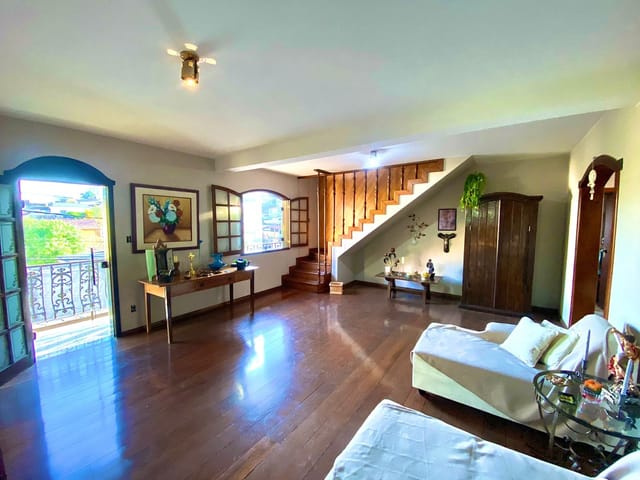 Casa com 310m² 5 quartos e 5 banheiros, à venda, no bairro Alto Caiçaras em Belo Horizonte