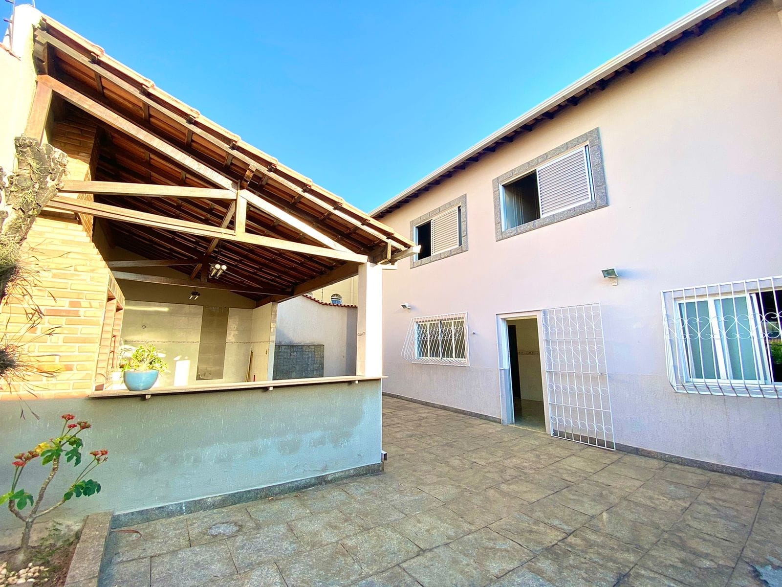 Casa com 5 quartos, 5 banhos 1 suíte, 1 lavabo, 3 salas, 7 vagas de garagem, 3 andares, 2 cozinhas, à venda, Alto Caiçaras, Belo Horizonte, MG miniatura 9