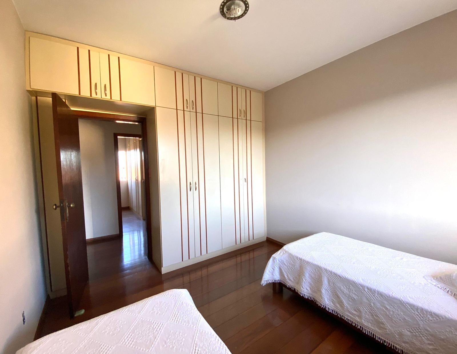 Casa com 5 quartos, 5 banhos 1 suíte, 1 lavabo, 3 salas, 7 vagas de garagem, 3 andares, 2 cozinhas, à venda, Alto Caiçaras, Belo Horizonte, MG miniatura 11