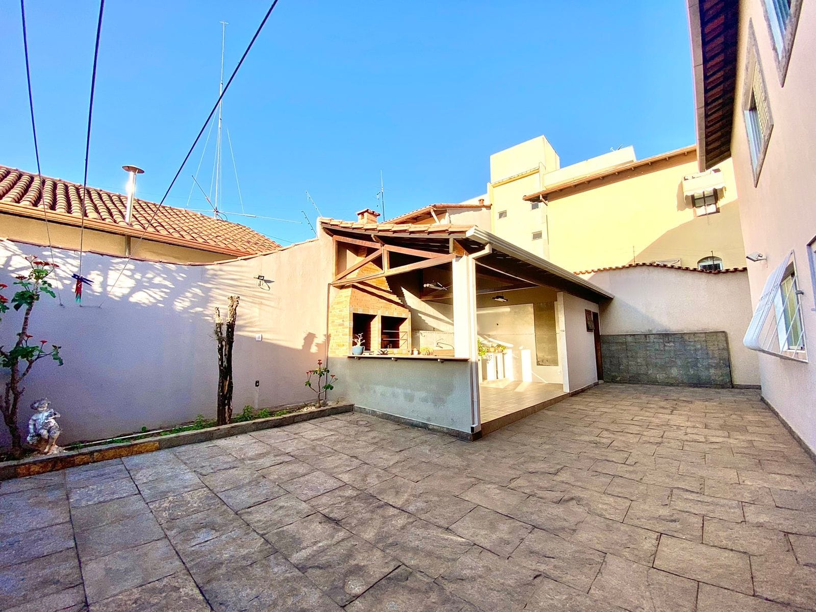 Casa com 5 quartos, 5 banhos 1 suíte, 1 lavabo, 3 salas, 7 vagas de garagem, 3 andares, 2 cozinhas, à venda, Alto Caiçaras, Belo Horizonte, MG miniatura 29