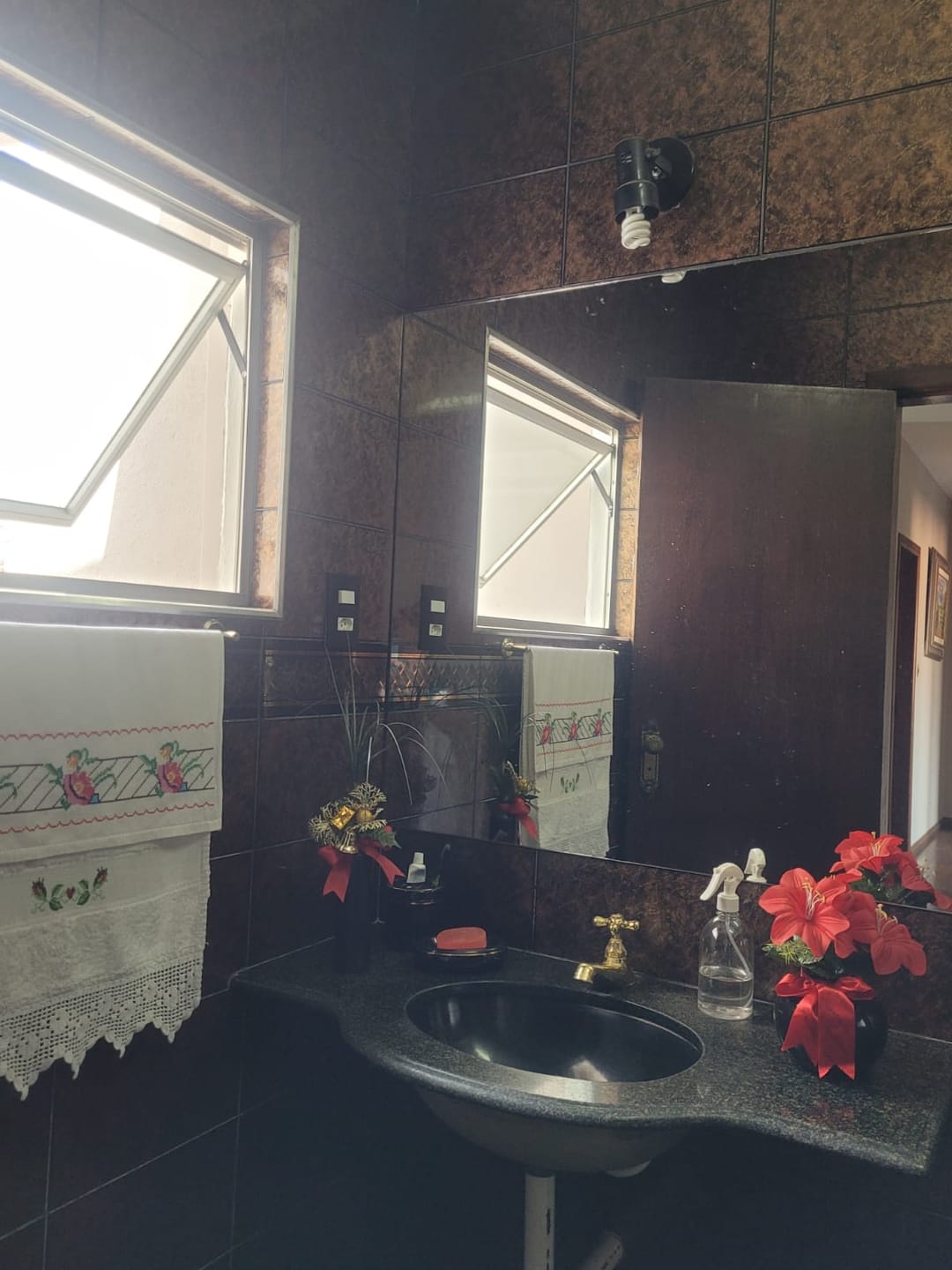 Casa com 5 quartos, 5 banhos 1 suíte, 1 lavabo, 3 salas, 7 vagas de garagem, 3 andares, 2 cozinhas, à venda, Alto Caiçaras, Belo Horizonte, MG miniatura 42