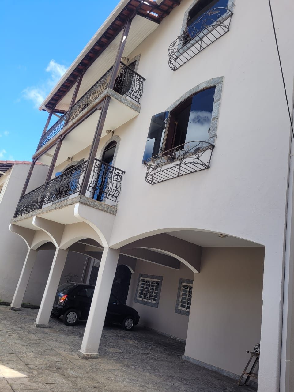 Casa com 5 quartos, 5 banhos 1 suíte, 1 lavabo, 3 salas, 7 vagas de garagem, 3 andares, 2 cozinhas, à venda, Alto Caiçaras, Belo Horizonte, MG miniatura 50