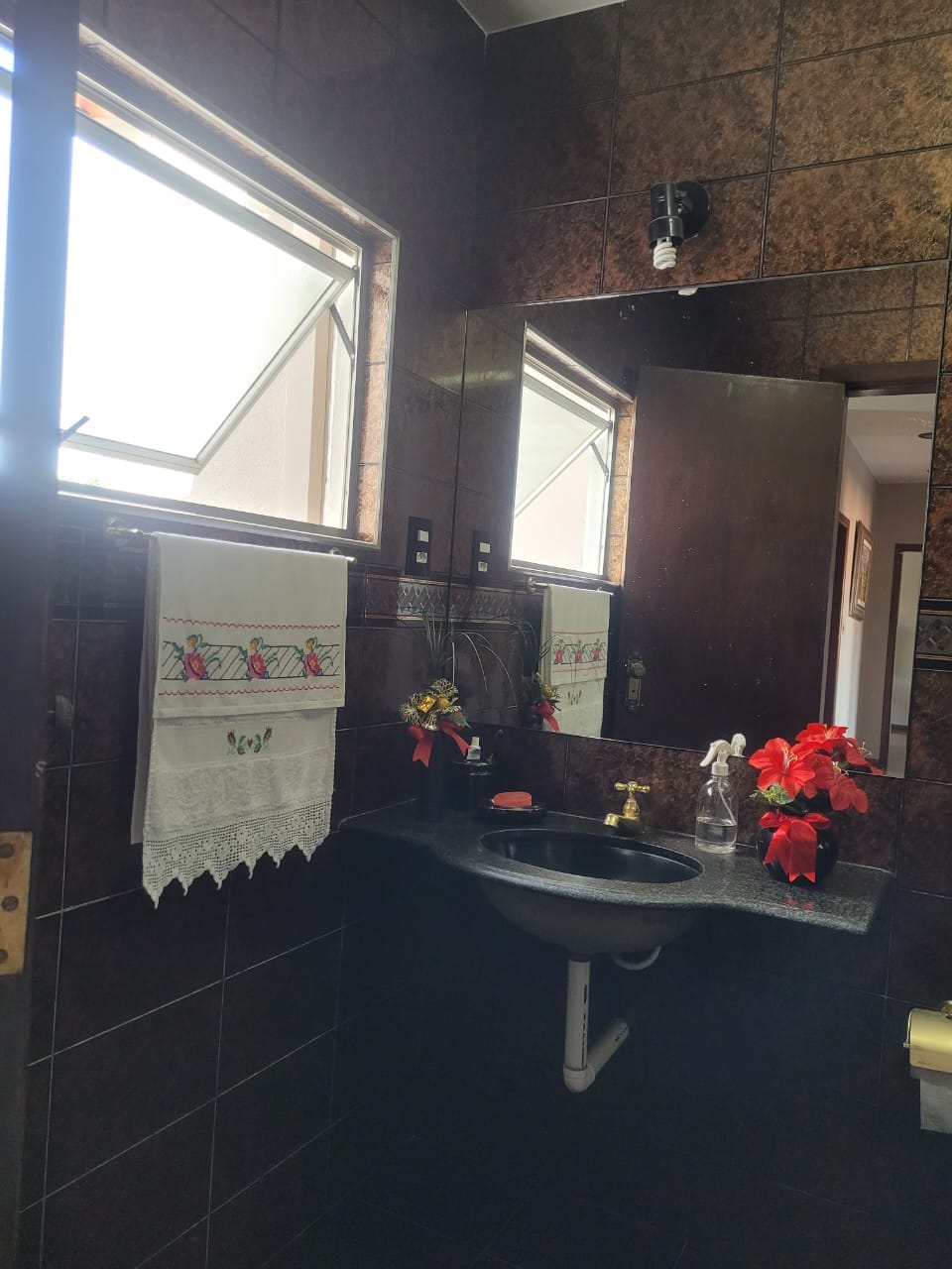 Casa com 5 quartos, 5 banhos 1 suíte, 1 lavabo, 3 salas, 7 vagas de garagem, 3 andares, 2 cozinhas, à venda, Alto Caiçaras, Belo Horizonte, MG miniatura 52