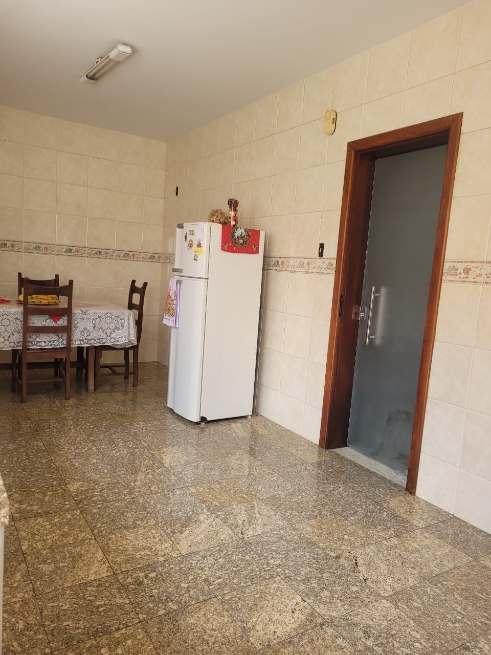 Casa com 5 quartos, 5 banhos 1 suíte, 1 lavabo, 3 salas, 7 vagas de garagem, 3 andares, 2 cozinhas, à venda, Alto Caiçaras, Belo Horizonte, MG miniatura 60