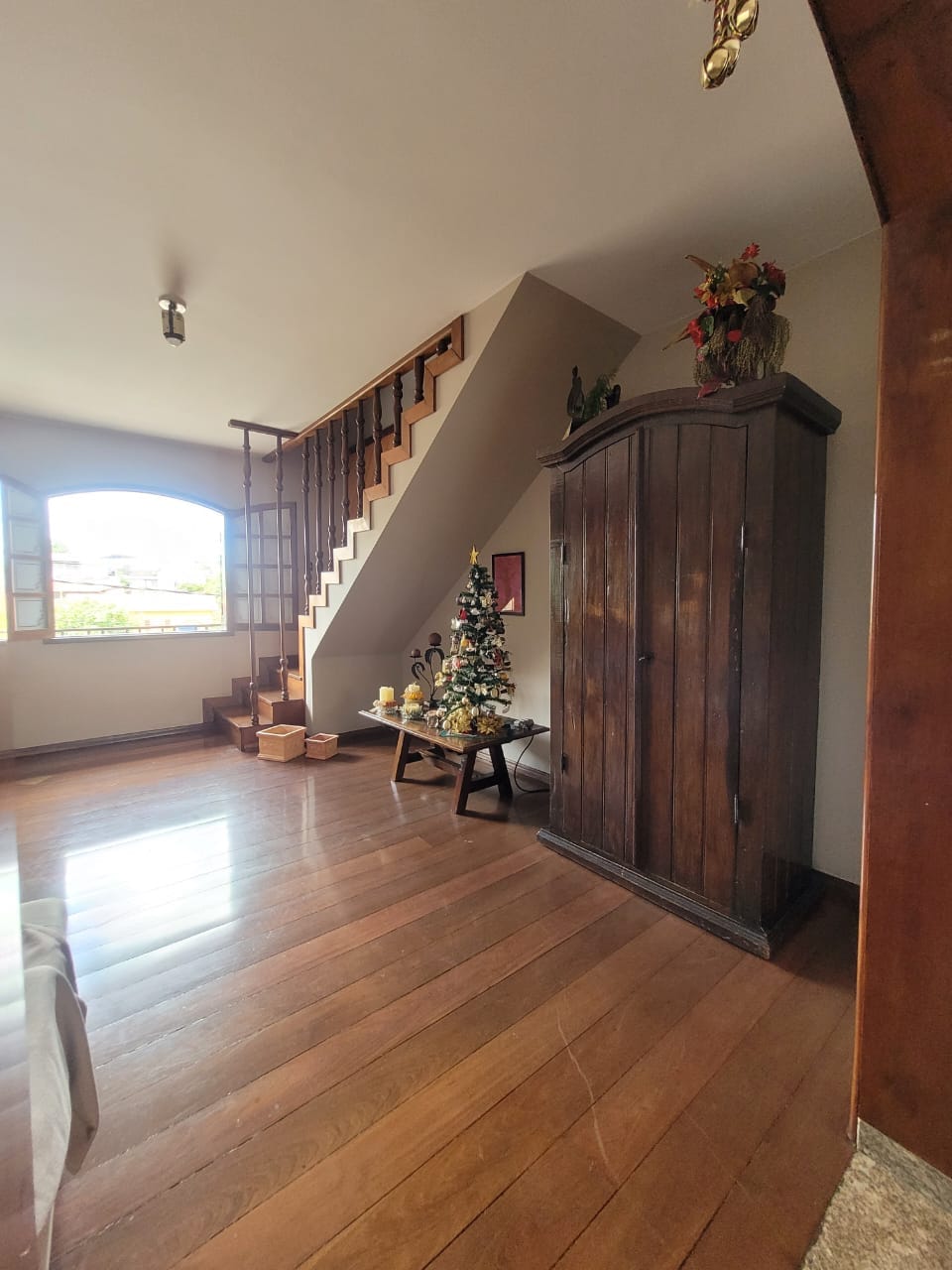 Casa com 5 quartos, 5 banhos 1 suíte, 1 lavabo, 3 salas, 7 vagas de garagem, 3 andares, 2 cozinhas, à venda, Alto Caiçaras, Belo Horizonte, MG miniatura 64
