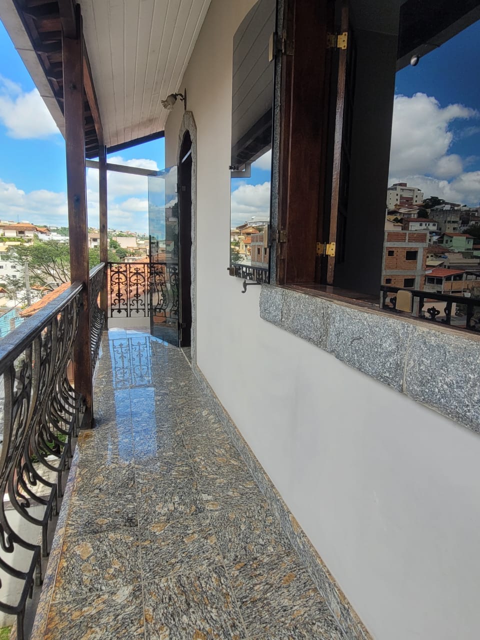 Casa com 5 quartos, 5 banhos 1 suíte, 1 lavabo, 3 salas, 7 vagas de garagem, 3 andares, 2 cozinhas, à venda, Alto Caiçaras, Belo Horizonte, MG miniatura 75