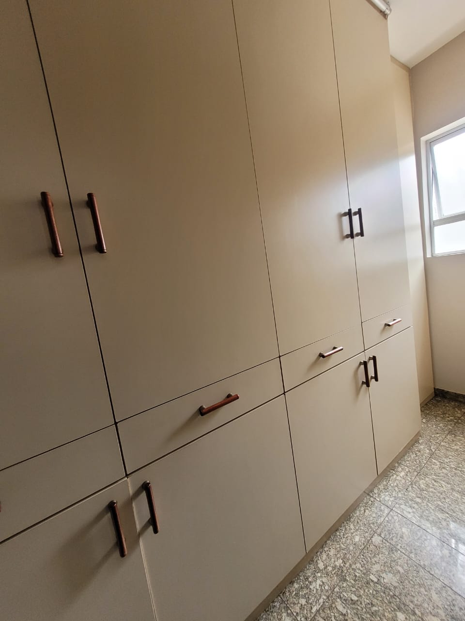Casa com 5 quartos, 5 banhos 1 suíte, 1 lavabo, 3 salas, 7 vagas de garagem, 3 andares, 2 cozinhas, à venda, Alto Caiçaras, Belo Horizonte, MG miniatura 70