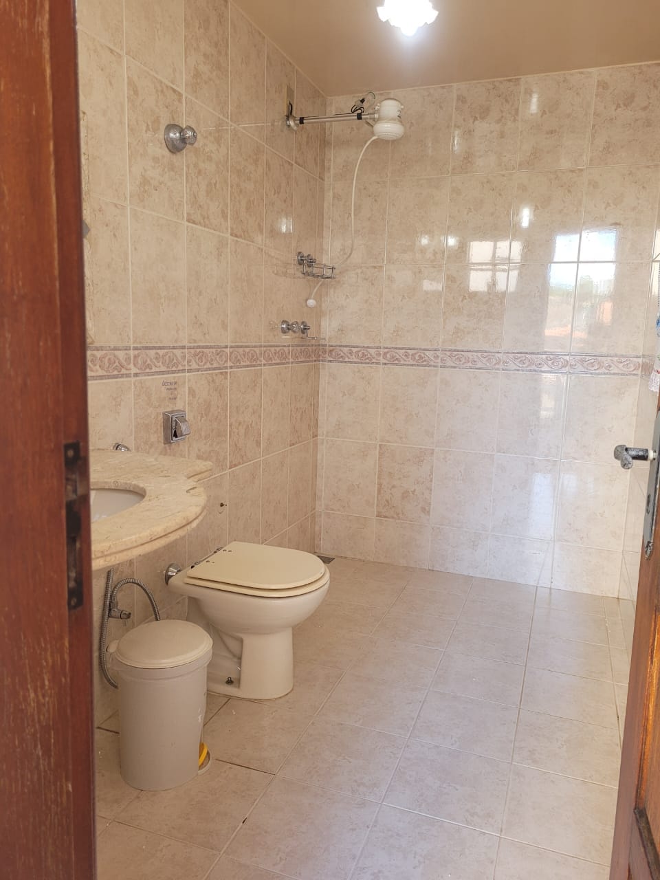 Casa com 5 quartos, 5 banhos 1 suíte, 1 lavabo, 3 salas, 7 vagas de garagem, 3 andares, 2 cozinhas, à venda, Alto Caiçaras, Belo Horizonte, MG miniatura 77
