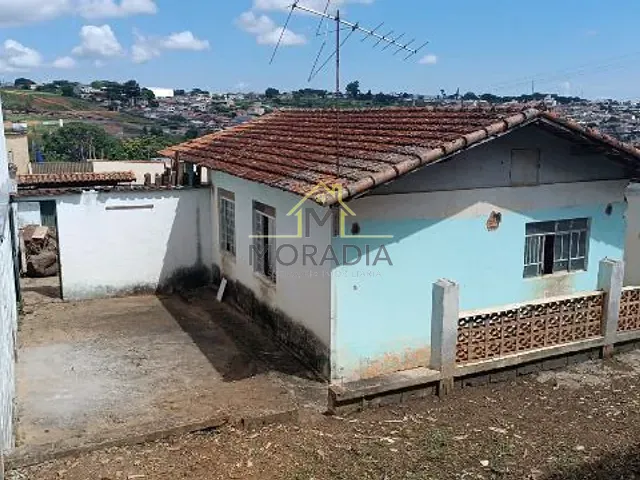 Casa com 312m² 3 quartos e 1 banheiro, à venda, no bairro Nossa Senhora das Dores em Guaxupé