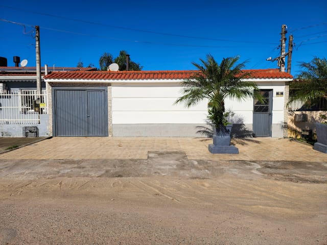 Casa com 200m² 3 quartos e 2 banheiros, para alugar, no bairro Areal em Pelotas