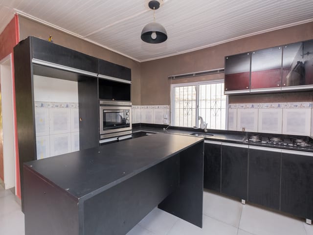 Casa com 200m² 3 quartos e 2 banheiros, para alugar, no bairro Areal em Pelotas