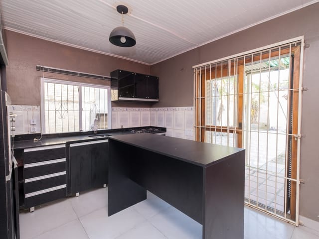 Casa com 200m² 3 quartos e 2 banheiros, para alugar, no bairro Areal em Pelotas