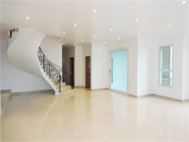 Casa com 1250m² 4 quartos e 6 banheiros, à venda, no bairro Umuarama em Osasco