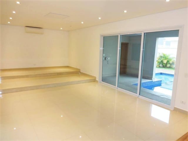 Casa com 1250m² 4 quartos e 6 banheiros, à venda, no bairro Umuarama em Osasco