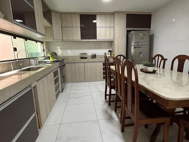 Casa com 385m² 6 quartos e 2 banheiros, à venda, no bairro Costa do Sol em Macaé