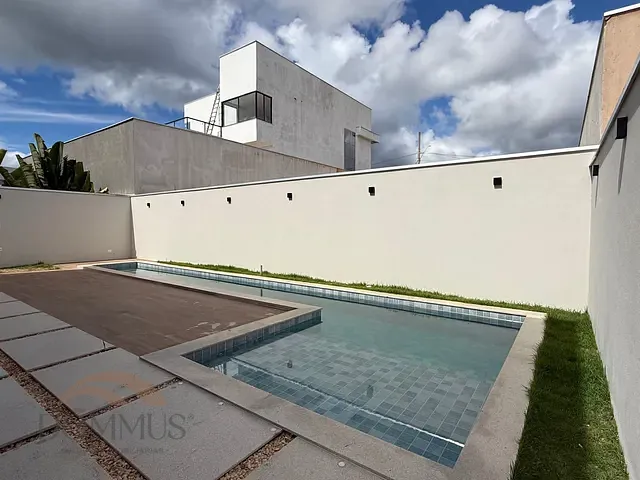 Casa com 355m² 4 quartos e 5 banheiros, à venda, no bairro Condomínio Lagoa Silvana - Parques do Vale em Caratinga