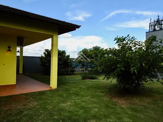 Casa com 800m² 4 quartos e 3 banheiros, à venda ou para alugar, no bairro Medeiros em Jundiaí