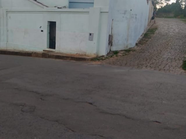 Casa 4 quartos e 1 banheiro, à venda, no bairro Floresta em Arcos