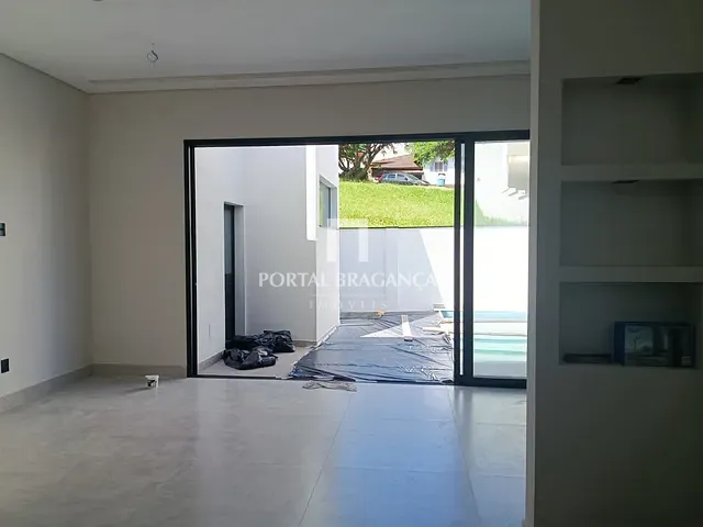 Casa com 215m² 4 quartos e 5 banheiros, à venda, no bairro Condomínio Residencial Euroville em Bragança Paulista