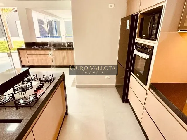 Casa com 525m² 3 quartos e 2 banheiros, à venda, no bairro Jardim Acapulco em Guarujá