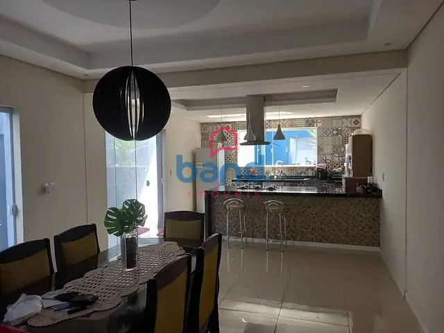 Casa com 184m² 3 quartos e 3 banheiros, à venda, no bairro Bairro da Estação em Porto Feliz