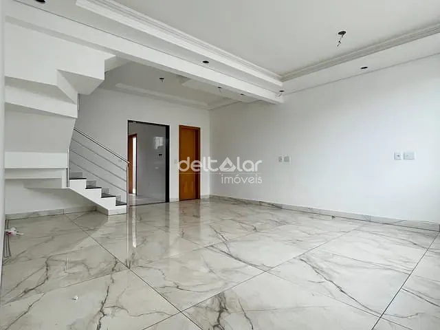 Casa com 105m² 3 quartos e 3 banheiros, à venda, no bairro Santa Mônica em Belo Horizonte