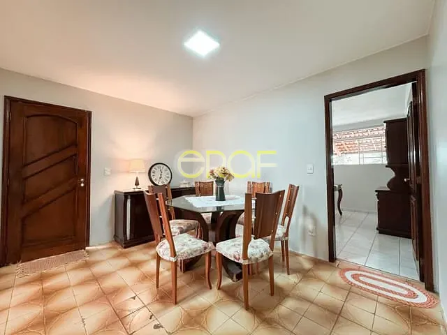 Casa com 797m² 3 quartos e 1 banheiro, à venda, no bairro Centro em Formosa