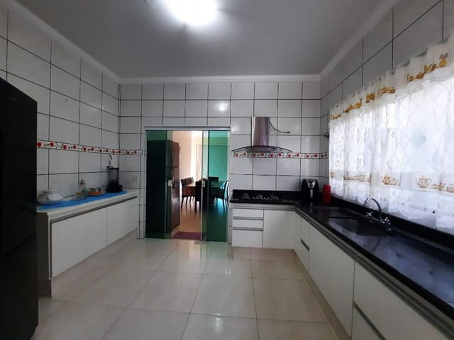 Casa com 309m² 4 quartos e 3 banheiros, para alugar, no bairro Recanto Verde em Birigüi
