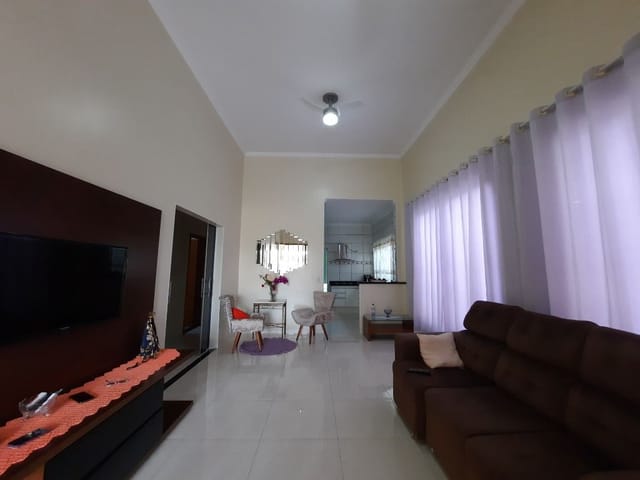 Casa com 309m² 4 quartos e 3 banheiros, para alugar, no bairro Recanto Verde em Birigüi