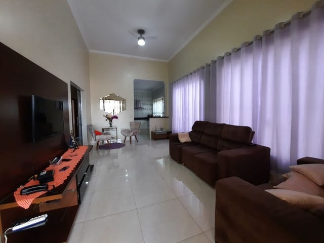 Casa com 309m² 4 quartos e 3 banheiros, para alugar, no bairro Recanto Verde em Birigüi