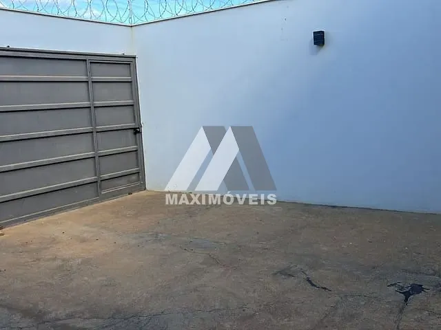 Casa 2 quartos e 2 banheiros, para alugar, no bairro São Francisco em Araçuaí
